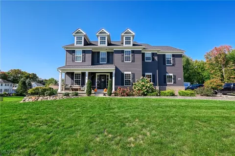 Exterior - 715 Nancy Dr, Aurora, OH 44202 photo 3 of 4