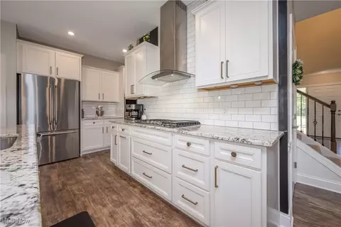 Kitchen - 715 Nancy Dr, Aurora, OH 44202 photo 3 of 4