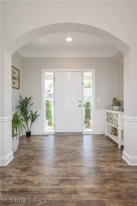 Entry Way - 715 Nancy Dr, Aurora, OH 44202 photo 4 of 4