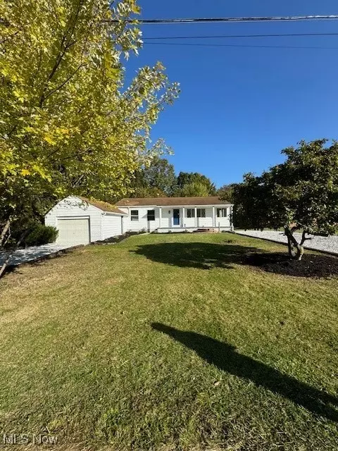 5425 Lesh St, Louisville, OH 44641