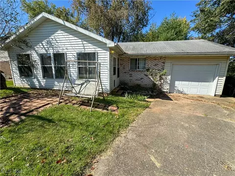 2505 12th Ave, Vienna, WV 26105