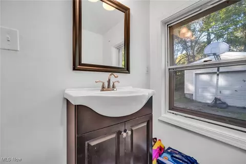 Bath - 657 Easter Ave, Akron, OH 44307 photo 2 of 2