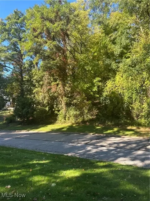 4700 Figgie Dr, Willoughby, OH 44094
