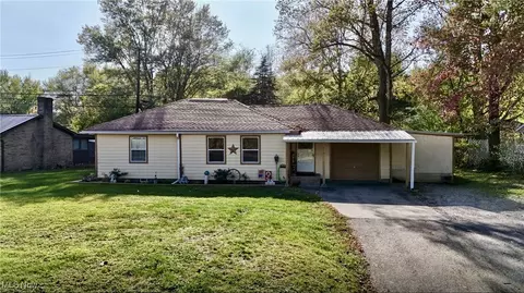 2650 Brightwood Rd SE, New Philadelphia, OH 44663