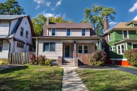 1068 Quilliams Rd, Cleveland Heights, OH 44121