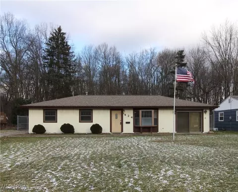 424 Flagler Ln, Youngstown, OH 44511