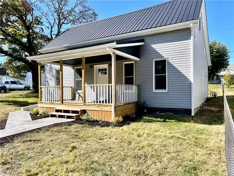402 S Broadway St, Barnesville, OH 43713
