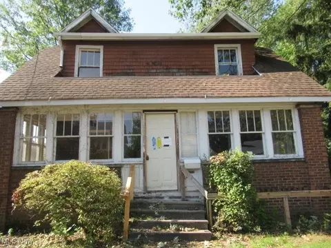 202 Highpoint Ave, Akron, OH 44312