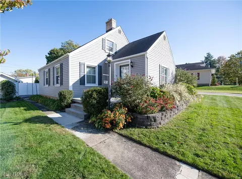 438 18th St NW, Massillon, OH 44647
