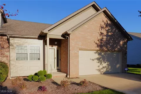 2502 Charing Cross Rd NW, Canton, OH 44718