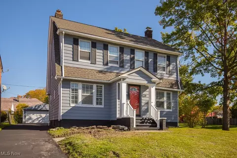 3453 Westbury Rd, Shaker Heights, OH 44120