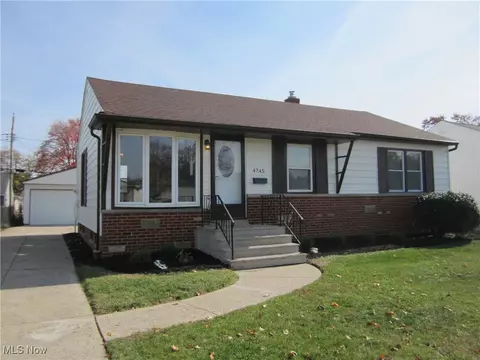 4745 Autumn Ln, Brooklyn, OH 44144