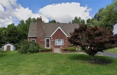 811 Manor Ln, East Liverpool, OH 43920