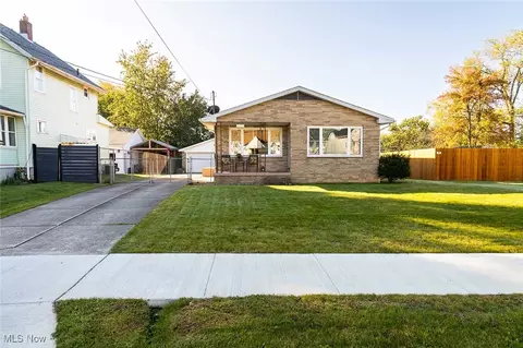 224 E Ford Ave, Barberton, OH 44203