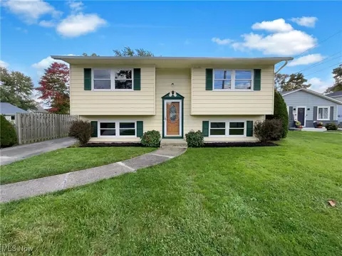 905 Lloyd Ave, Aurora, OH 44202