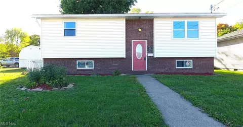 612 Williams Ave, Williamstown, WV 26187