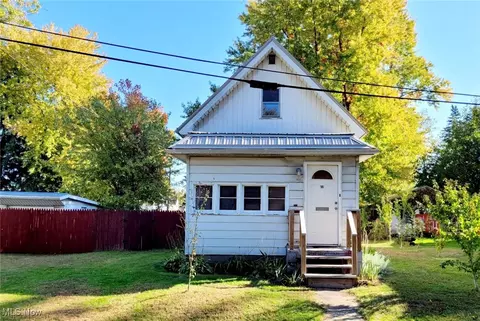250 North St, Conneaut, OH 44030