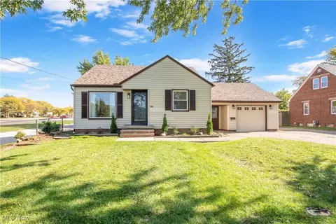 7039 York Rd, Parma Heights, OH 44130