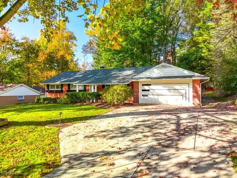 13020 Kenyon Dr, Chesterland, OH 44026