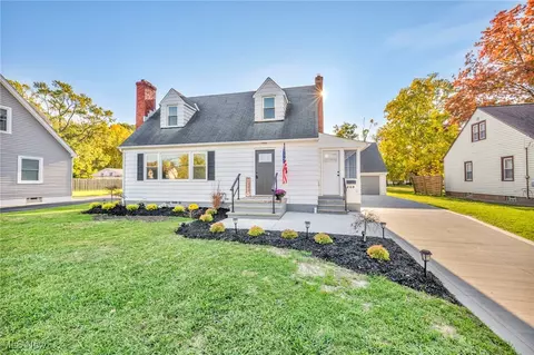 248 E 293rd St, Willowick, OH 44095