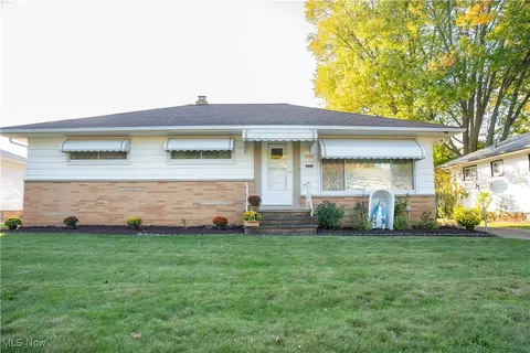 7198 Oakwood Rd, Parma, OH 44130