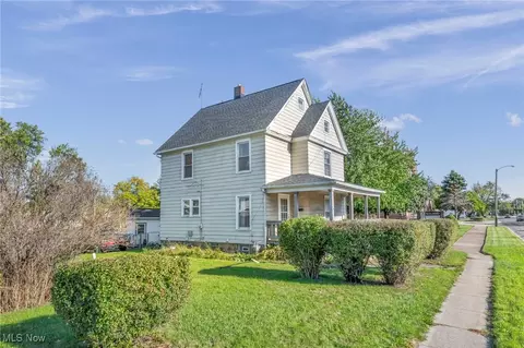 Exterior - 633 Lake Ave, Elyria, OH 44035 photo 2 of 5