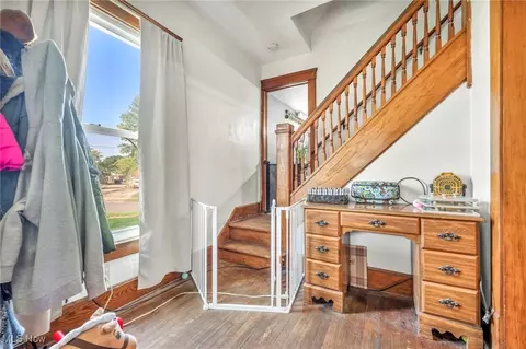 Entry Way - 633 Lake Ave, Elyria, OH 44035 photo 1 of 1