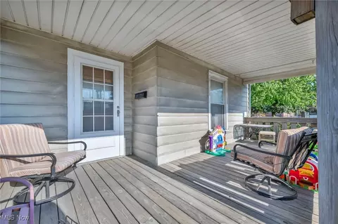 Exterior - 633 Lake Ave, Elyria, OH 44035 photo 3 of 5