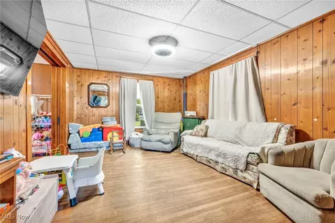 Living - 633 Lake Ave, Elyria, OH 44035 photo 1 of 2