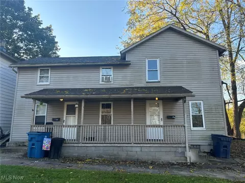 113 2nd St, Girard, OH 44420
