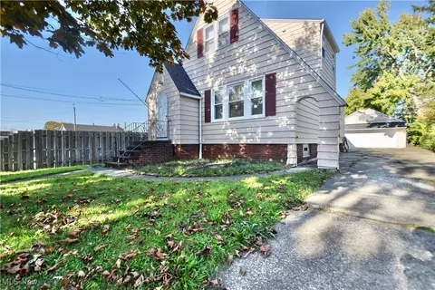 1527 E 298th St, Wickliffe, OH 44092