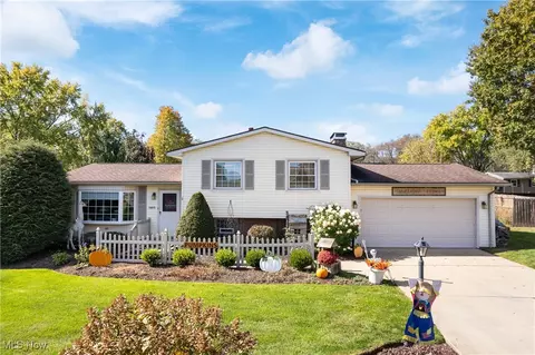1605 Sweetbriar Cir NW, Massillon, OH 44646