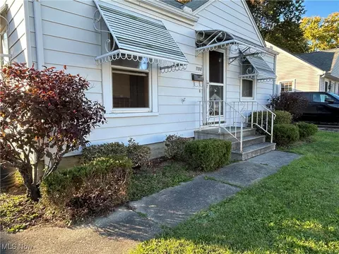 232 Hawthorne St, Elyria, OH 44035 photo 3