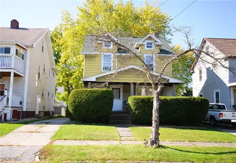 3042 W 111th St, Cleveland, OH 44111