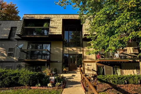 9711 Sunrise Blvd #L23, North Royalton, OH 44133