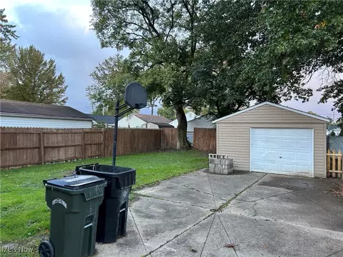 Exterior - 624 Boston Ave, Elyria, OH 44035 photo 1 of 2