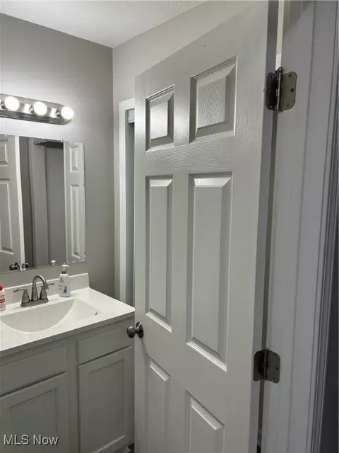 Bath - 624 Boston Ave, Elyria, OH 44035 photo 1 of 1