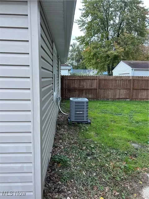 Exterior - 624 Boston Ave, Elyria, OH 44035 photo 2 of 2