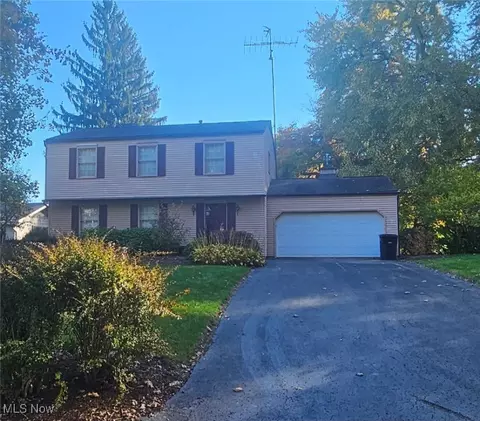 3840 Longhill Dr SE, Warren, OH 44484