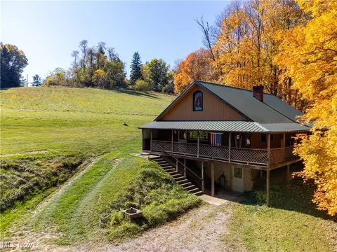 71497 Silhouette Dr, Martins Ferry, OH 43935