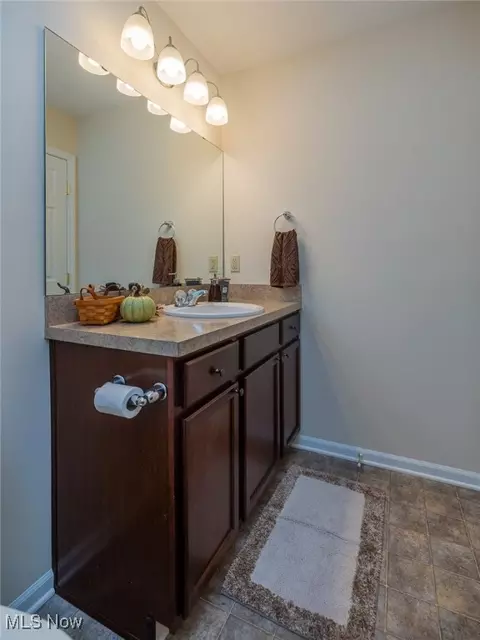 Bath - 113 Westminster Way, Elyria, OH 44035 photo 2 of 3