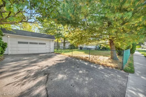 Exterior - 200 Princeton Ave, Elyria, OH 44035 photo 15 of 16