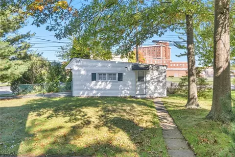Exterior - 200 Princeton Ave, Elyria, OH 44035 photo 14 of 16