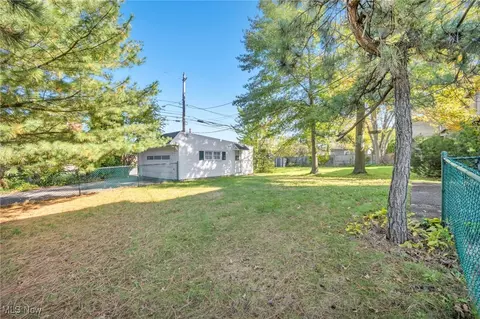 Exterior - 200 Princeton Ave, Elyria, OH 44035 photo 9 of 16