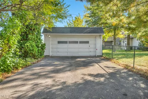 Exterior - 200 Princeton Ave, Elyria, OH 44035 photo 16 of 16