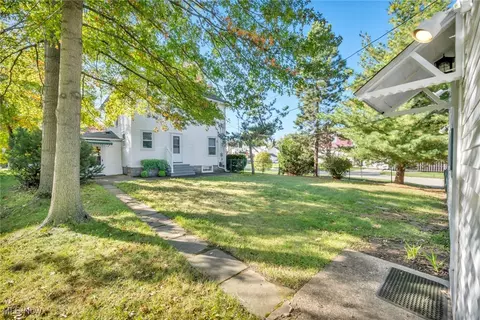 Exterior - 200 Princeton Ave, Elyria, OH 44035 photo 11 of 16