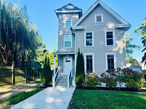 527 W 41st St, Ashtabula, OH 44004