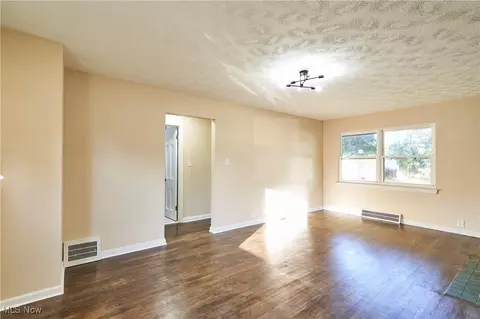805 E 258th St, Euclid, OH 44132 photo 4