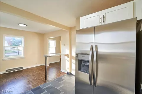 805 E 258th St, Euclid, OH 44132 photo 6