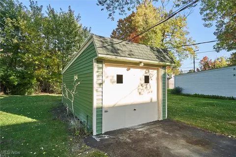 805 E 258th St, Euclid, OH 44132 photo 23
